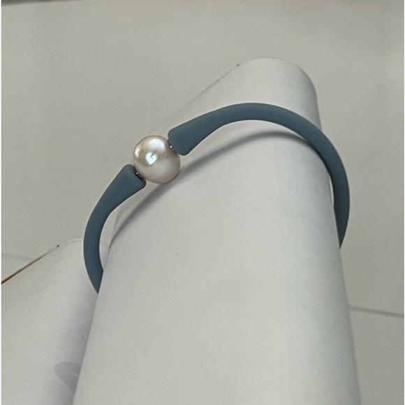 FRESH WATER PEARL BRACELET | Silicone | NEW! - Picture 8 of 14